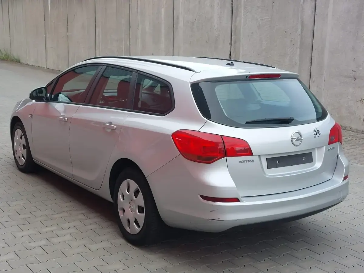 Gebraucht Opel Astra Sport 90 PS (66 kW) 2011 Silber Kombi