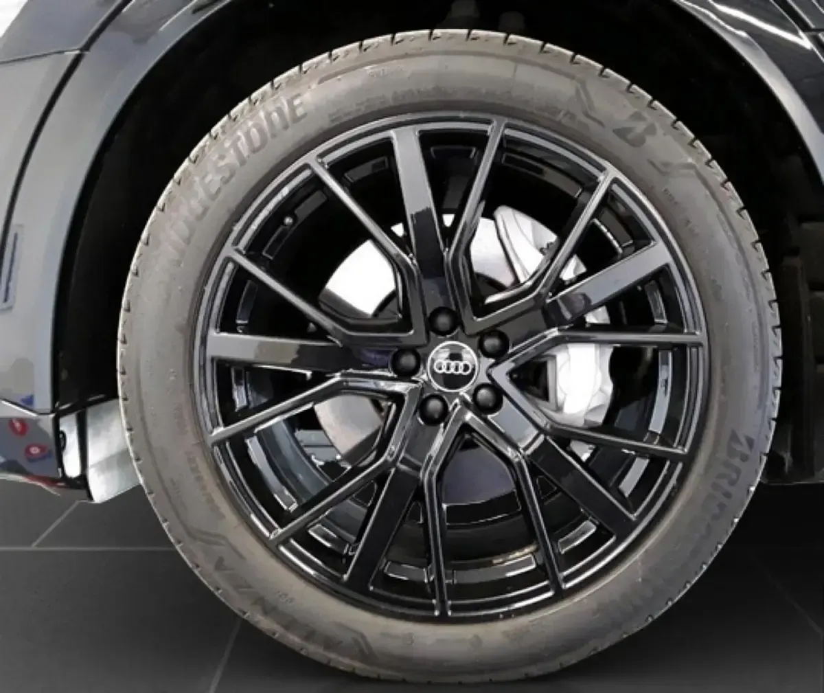 Gebraucht Audi e-tron Advanced Plus 300 kW (408 PS) 2023 Brillantschwarz SUV