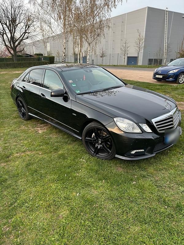 Gebraucht Mercedes E300 235 PS (172 kW) 2011 Schwarz Limousine