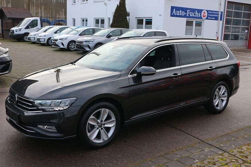 Grau Gebraucht 2023 VW Passat Business Kombi | 30.800 € (Fairer Preis) - Bild 1/4