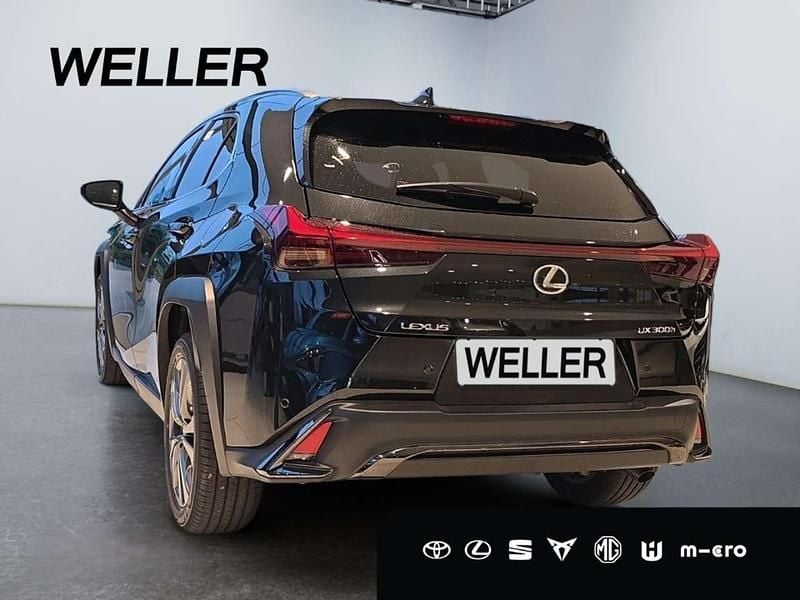 Neu Lexus UX 300h Sport Design Packet 199 PS (146 kW) 2026 Graphitschwarz SUV