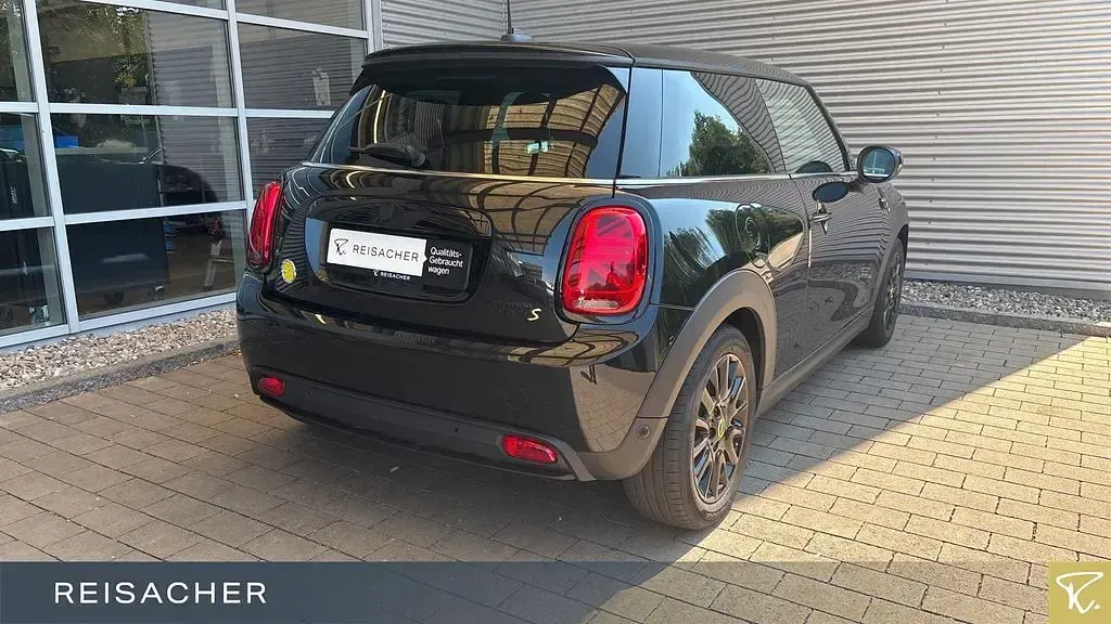 Gebraucht Mini Cooper SE Classic 135 kW (184 PS) 2023 Schwarz Kleinwagen