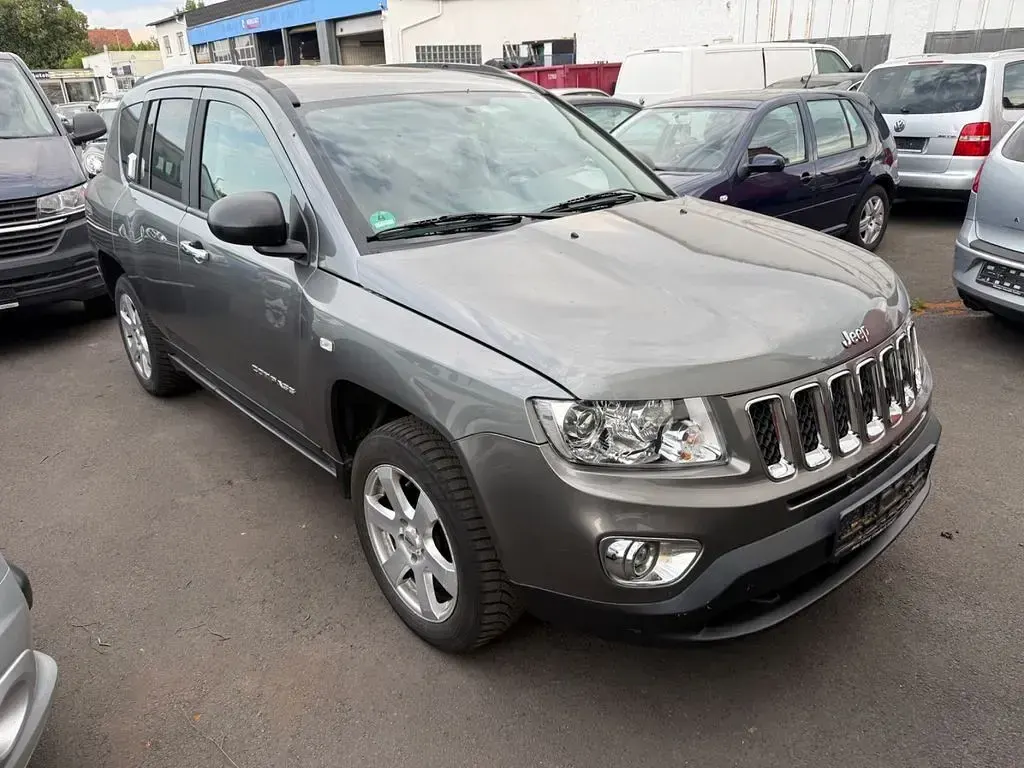 Gebraucht Jeep Compass Sport 156 PS (114 kW) 2013 Grau SUV