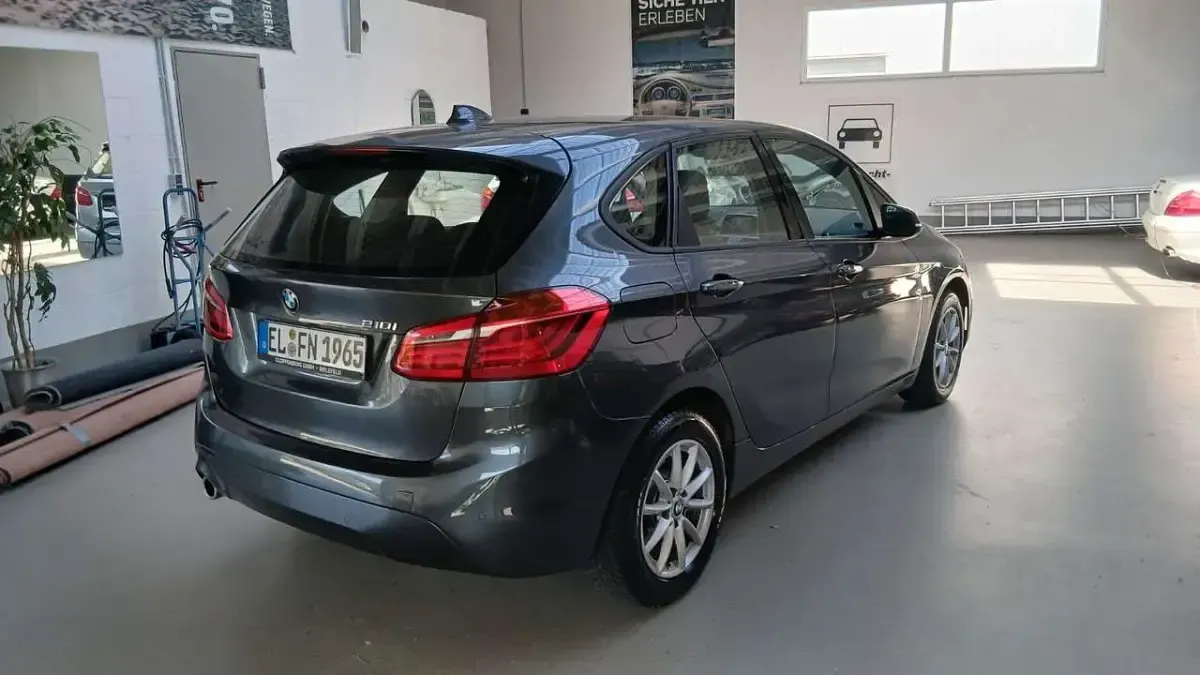 Gebraucht BMW 218 140 PS (102 kW) 2019 Mineralgrau Van / Kleinbus
