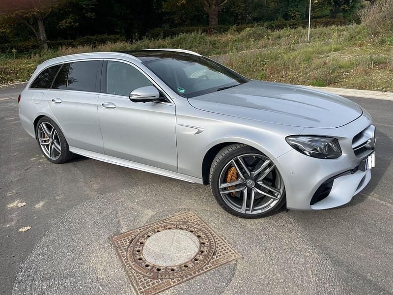 Silber Gebraucht 2019 Mercedes E63S AMG AMG Kombi | 59.000 € (Fairer Preis) - Bild 1/4
