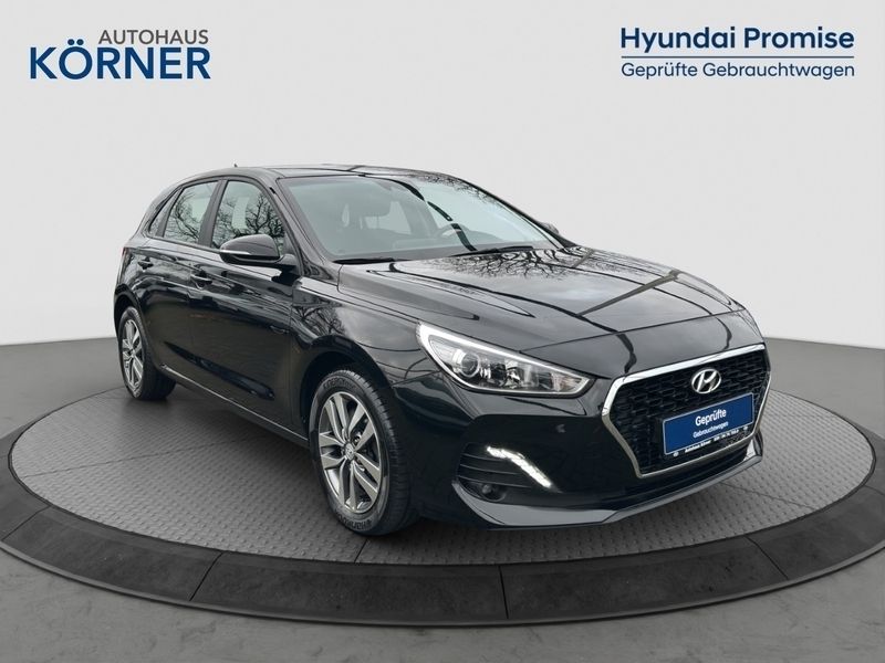 Schwarz Gebraucht 2018 Hyundai i30 Trend Limousine | 16.900 € (Etwas zu teuer) - Bild 1/4