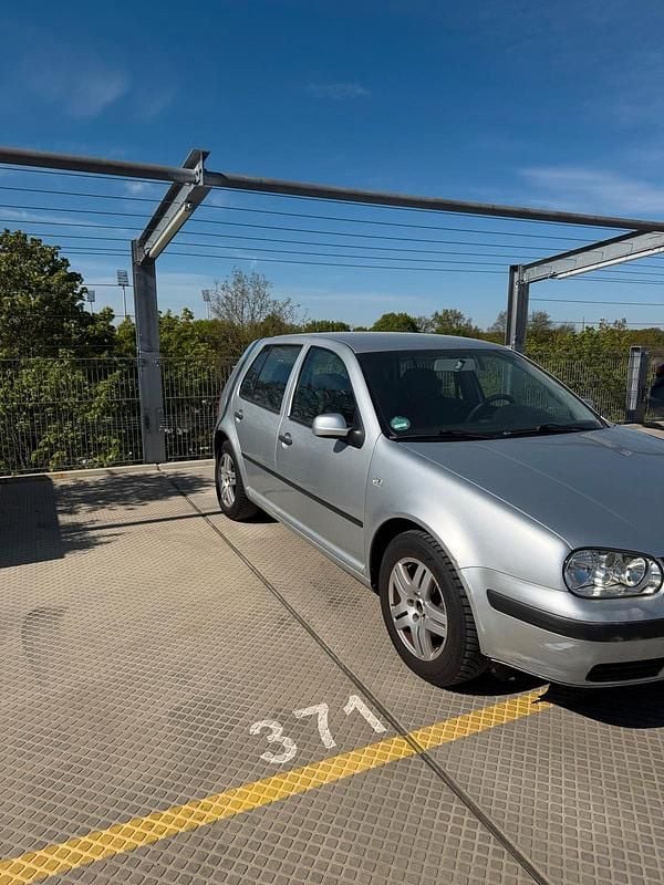 Second-hand VW Golf IV 75 CP (55 kW) 2003 Argintiu Hatchback