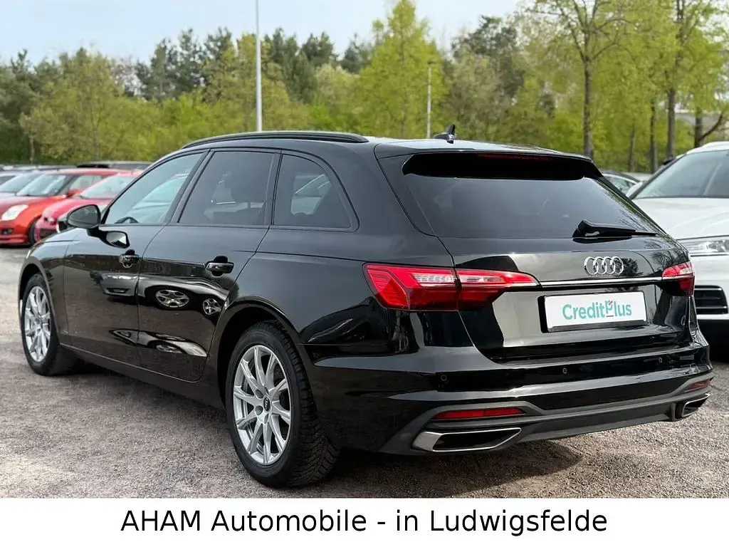 Używany Audi A4 Ambiente 150 KM (110 kW) 2022 Czarny Kombi