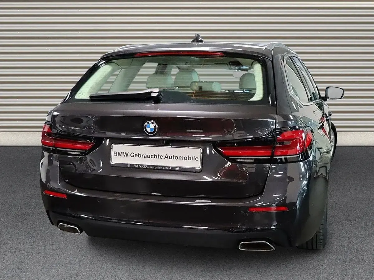 Gebraucht BMW 530 Efficient Dynamics 286 PS (210 kW) 2023 Sophistograu brillanteffekt Kombi