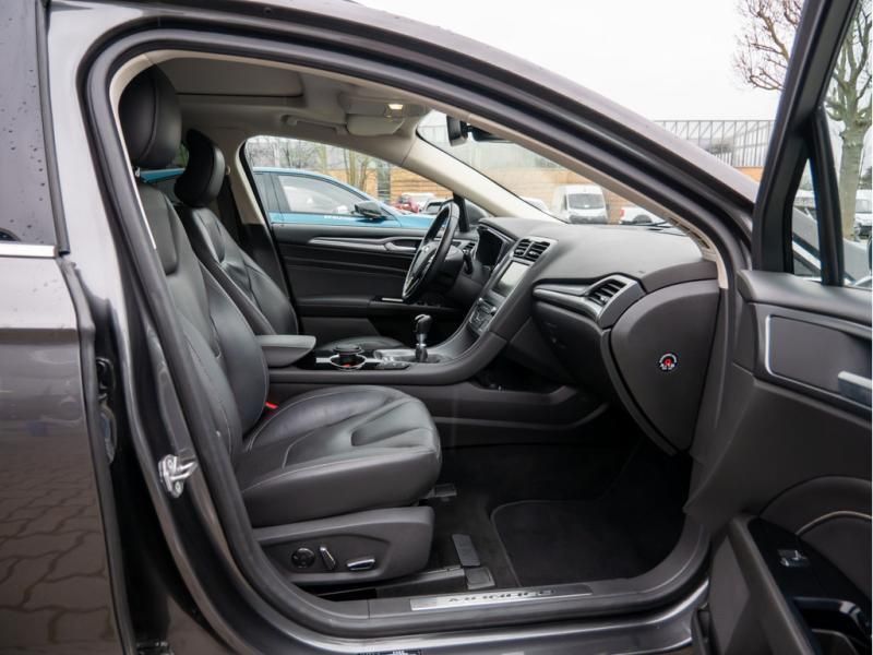 Gebraucht Ford Mondeo Titanium 179 PS (131 kW) 2015 Grau / magnetic grau Kombi