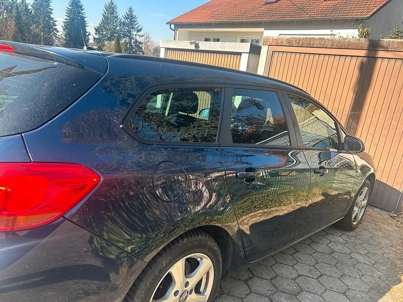 Gebraucht Opel Astra 125 PS (91 kW) 2011 Blau Kombi