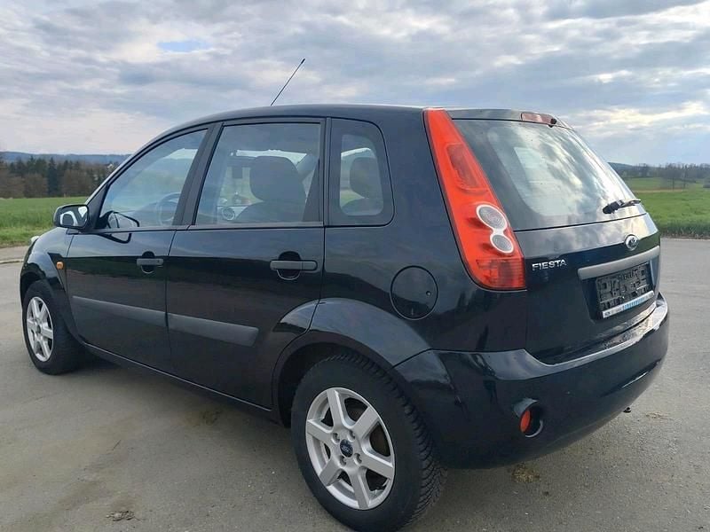 Gebraucht Ford Fiesta 66 PS (48 kW) 2007 Blau Kleinwagen