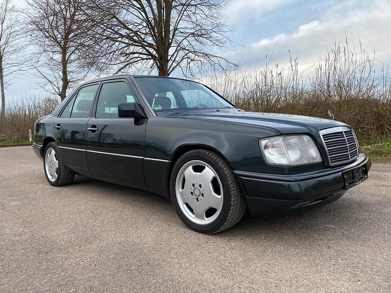 Gebraucht Mercedes E400 279 PS (205 kW) 1994 Schwarz Limousine