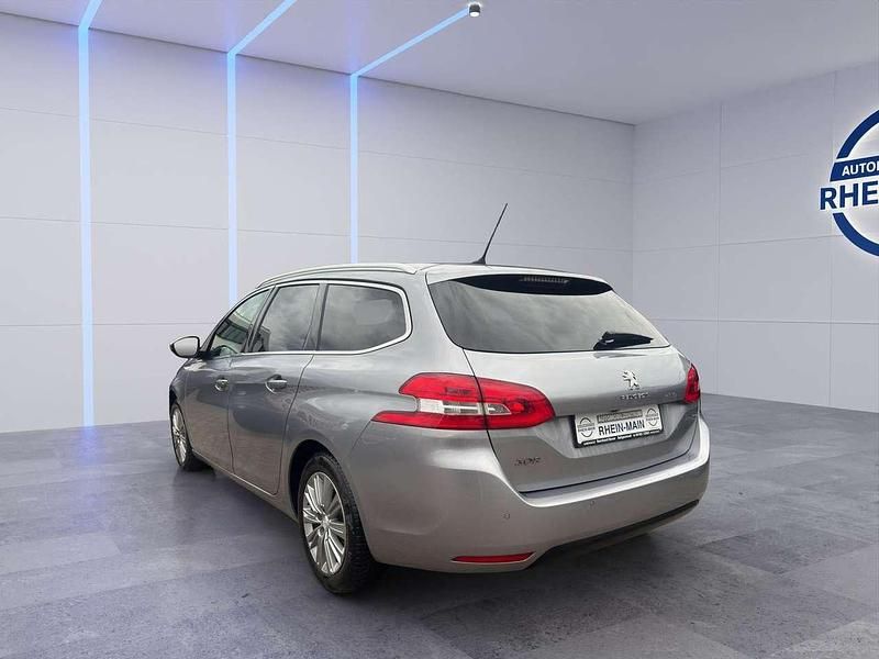 Gebraucht Peugeot 308 Active 131 PS (96 kW) 2021 Grau Kombi