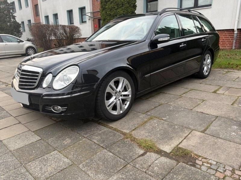 Gebraucht Mercedes E240 177 PS (130 kW) 2004 Schwarz Kombi