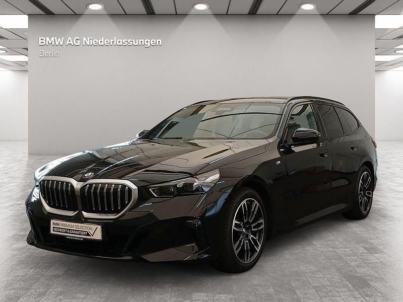 Schwarz Gebraucht 2024 BMW 520 Comfort Edition Kombi | 49.400 € (Superpreis) - Bild 1/4