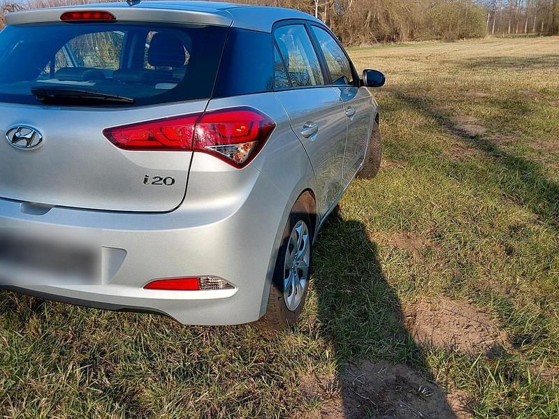 Gebraucht Hyundai i20 Active 84 PS (61 kW) 2016 Grau Limousine