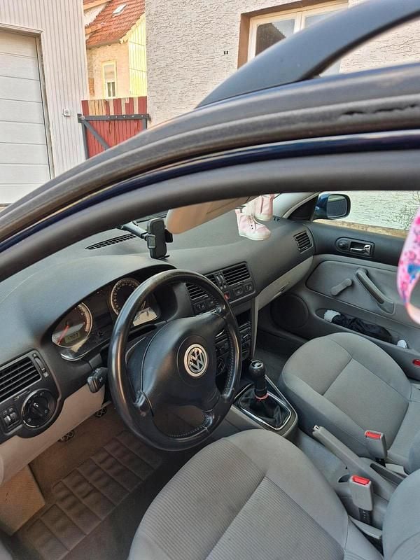 Blau Gebraucht 2000 VW Bora Limousine | 1.200 € (Guter Preis) - Bild 1/4