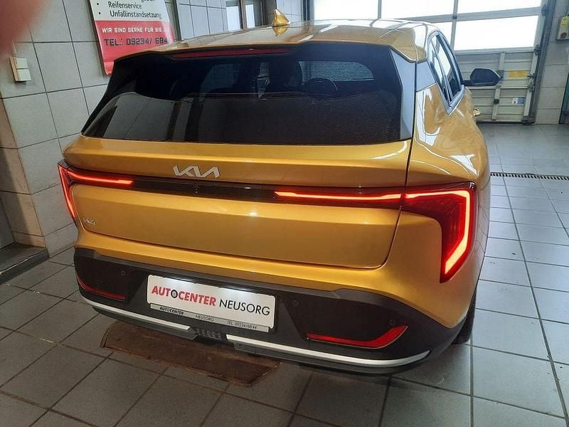 Neu Kia K4 150 PS (110 kW) 2026 Gelber glitzer Limousine