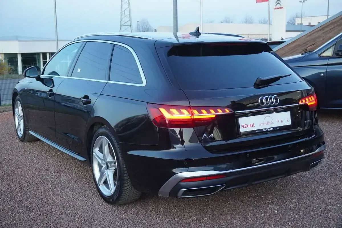 Gebraucht Audi A4 Ambiente 204 PS (150 kW) 2024 Schwarz Kombi