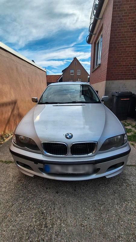 Grau Gebraucht 2002 BMW 316 Limousine | 2.000 € (Fairer Preis) - Bild 1/4