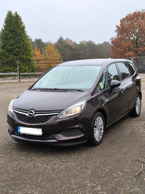 Braun Gebraucht 2017 Opel Zafira Tourer Edition Van / Kleinbus | 8.199 € (Superpreis) - Bild 1/4