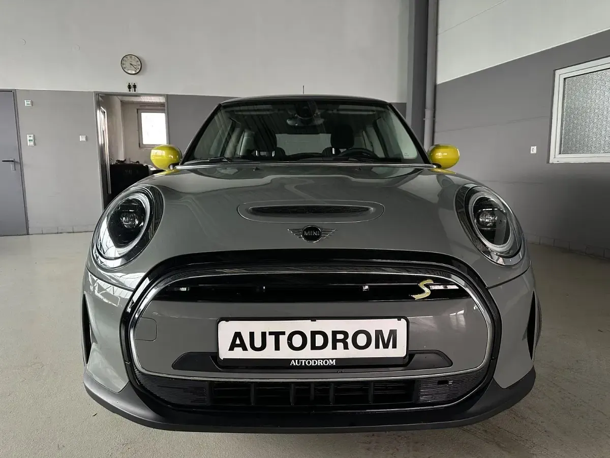 Usata Mini Cooper SE Essential 135 kW (184 CV) 2022 Grigio Utilitaria