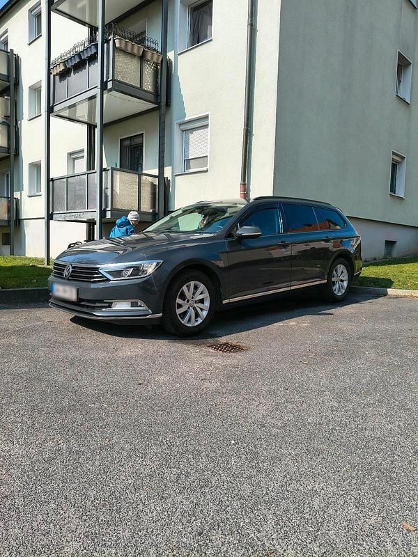 Gebraucht VW Passat 125 PS (91 kW) 2018 Grau Kombi
