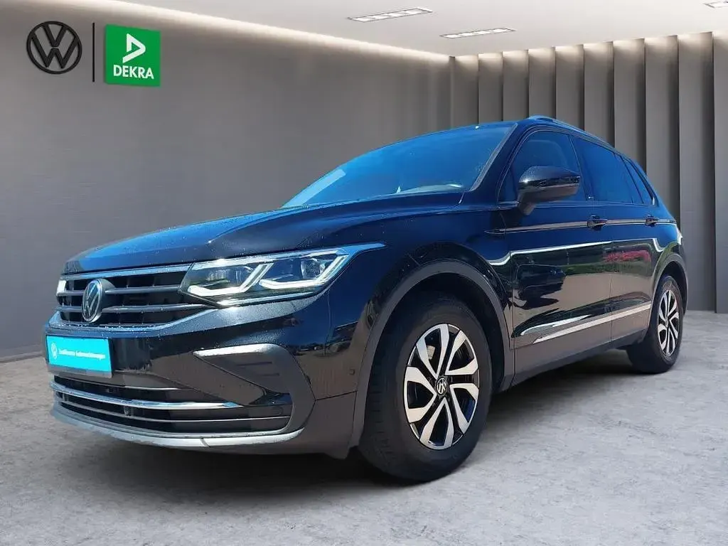 Gebraucht VW Tiguan Active 150 PS (110 kW) 2022 Schwarz SUV