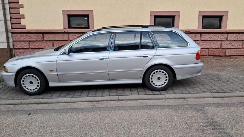 Gebraucht BMW 520 170 PS (125 kW) 2000 Silber Kombi