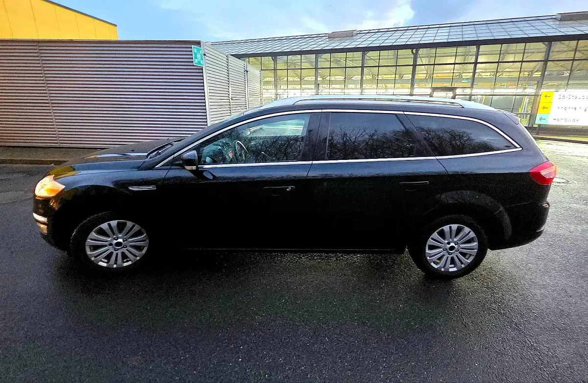 Gebraucht Ford Mondeo Titanium 140 PS (102 kW) 2012 Schwarz Kombi
