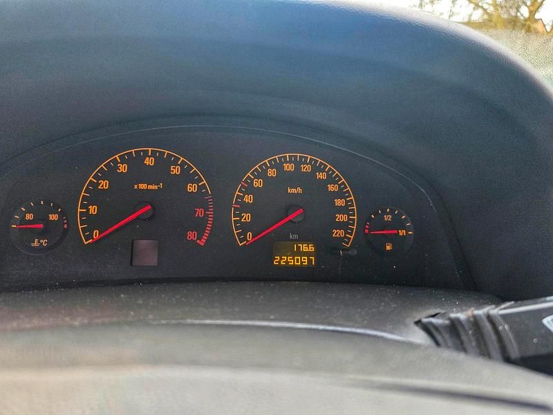 Gebraucht Opel Vectra 90 PS (66 kW) 2002 Schwarz Limousine