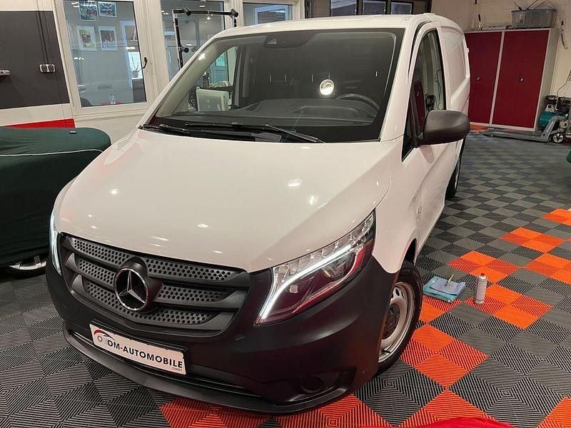 Weiß Gebraucht 2021 Mercedes Vito Van / Kleinbus | 19.490 € (Guter Preis) - Bild 1/4