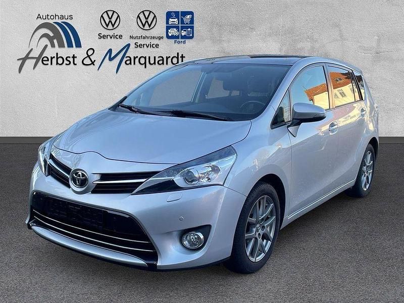 Silber Gebraucht 2014 Toyota Verso Executive Van / Kleinbus | 15.990 € (Teuer) - Bild 1/4