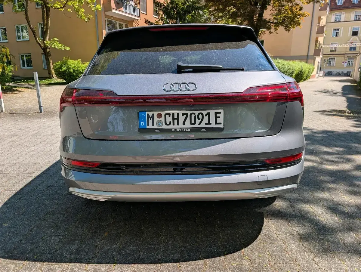 Używany Audi e-tron Advanced 300 kW (408 KM) 2019 Szary SUV