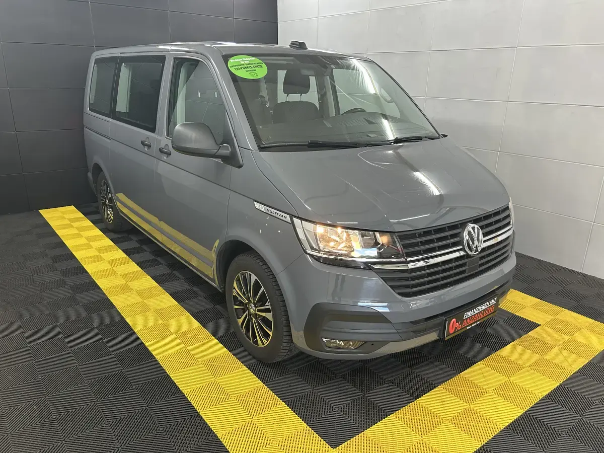 Gebraucht VW Multivan 111 PS (81 kW) 2020 Pure grey Van / Kleinbus