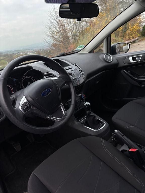 Gebraucht Ford Fiesta 80 PS (58 kW) 2014 Blau Kleinwagen