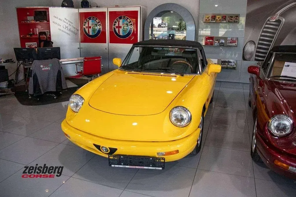 Gebraucht Alfa Romeo Spider 120 PS (88 kW) 1992 Gelb Cabrio