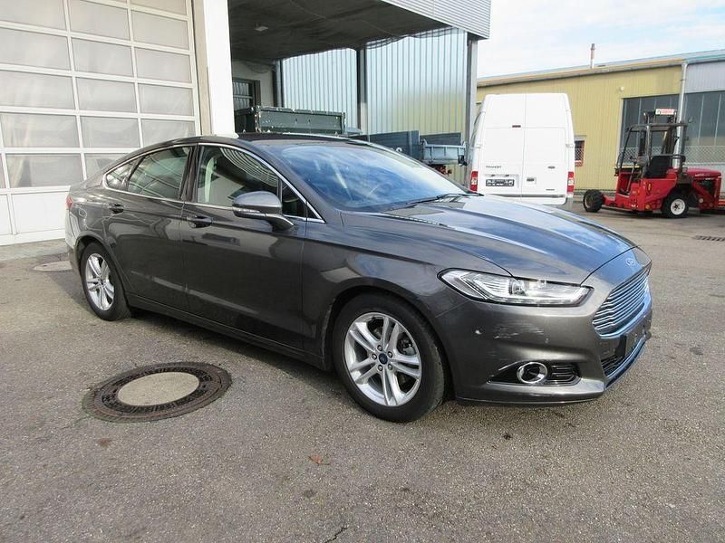 Grau Gebraucht 2015 Ford Mondeo Titanium Limousine | 11.900 € (Fairer Preis) - Bild 1/4