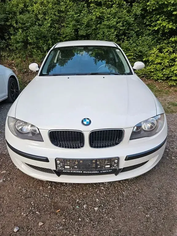 Gebraucht BMW 116 122 PS (89 kW) 2009 Weiß Kleinwagen