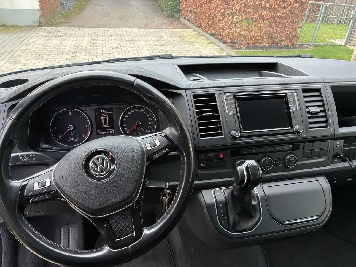 Gebraucht VW Multivan 150 PS (110 kW) 2019 Grün Van / Kleinbus