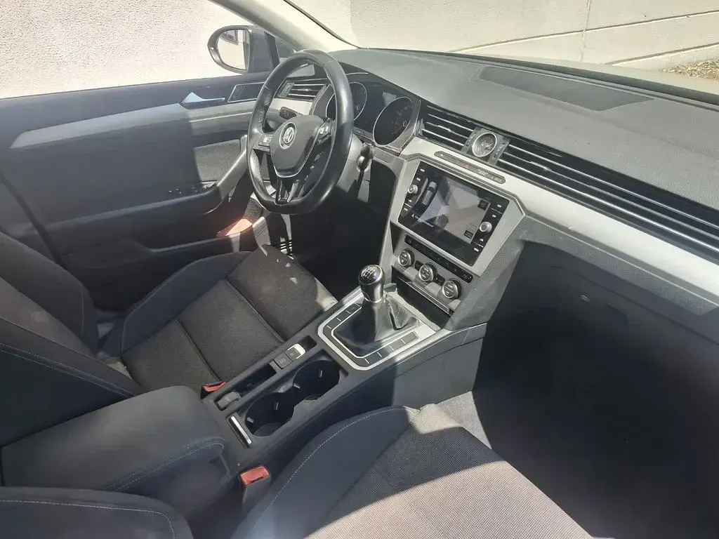 Gebraucht VW Passat Comfortline 150 PS (110 kW) 2018 Grau Kombi
