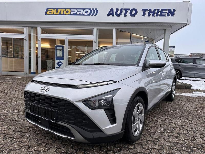 Silber Gebraucht 2021 Hyundai Bayon Pure SUV | 12.990 € (Fairer Preis) - Bild 1/4
