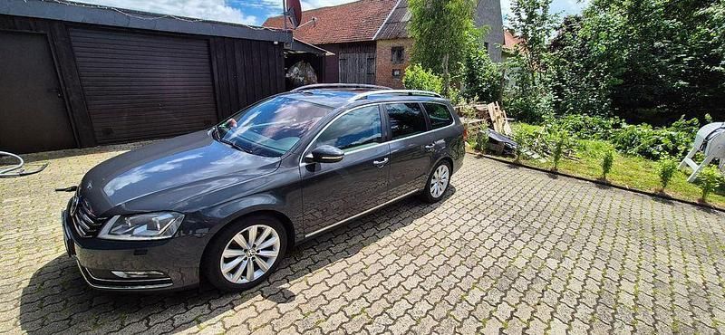 Grau Gebraucht 2013 VW Passat Highline Kombi | 8.999 € (Guter Preis) - Bild 1/4