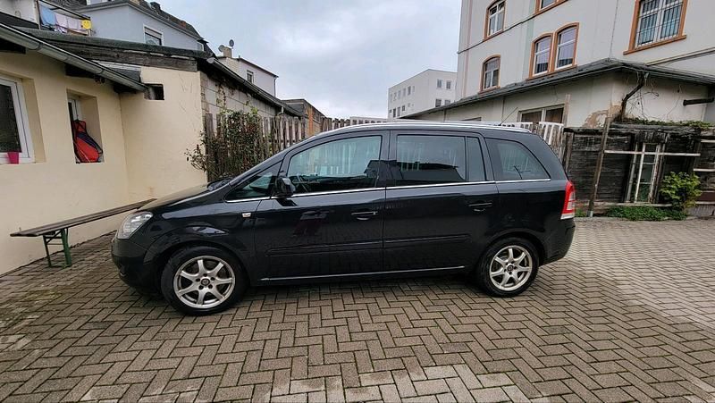 Schwarz Gebraucht 2014 Opel Zafira Limousine | 5.200 € (Etwas zu teuer) - Bild 1/4