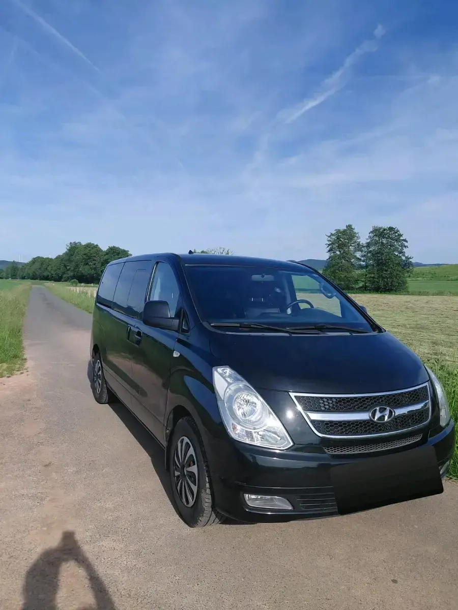 Gebraucht Hyundai H-1 170 PS (125 kW) 2011 Schwarz Van / Kleinbus