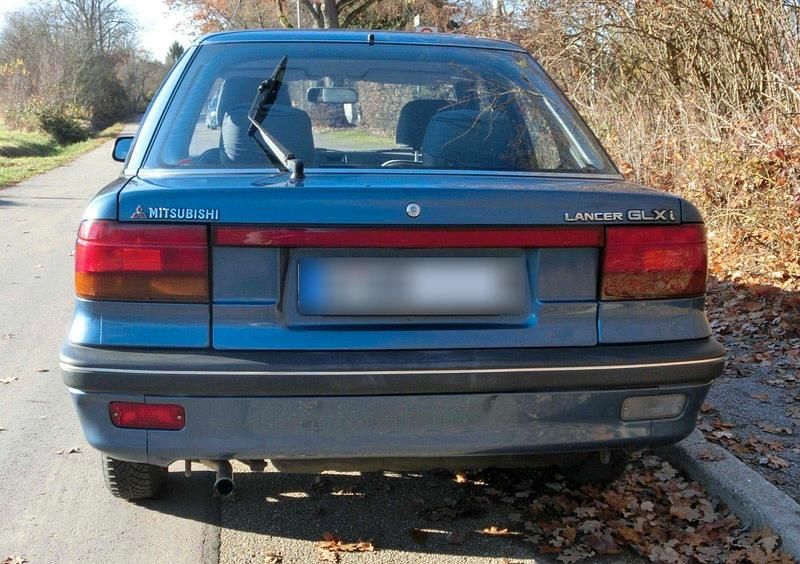 Second-hand Mitsubishi Lancer 97 CP (71 kW) 1990 Albastru Berlinǎ