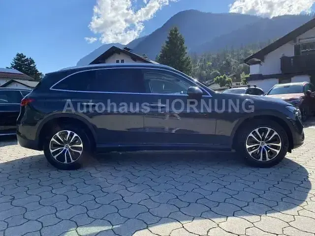 Gebraucht Mercedes GLC200 204 PS (150 kW) 2025 Metalliclack graphitgrau SUV