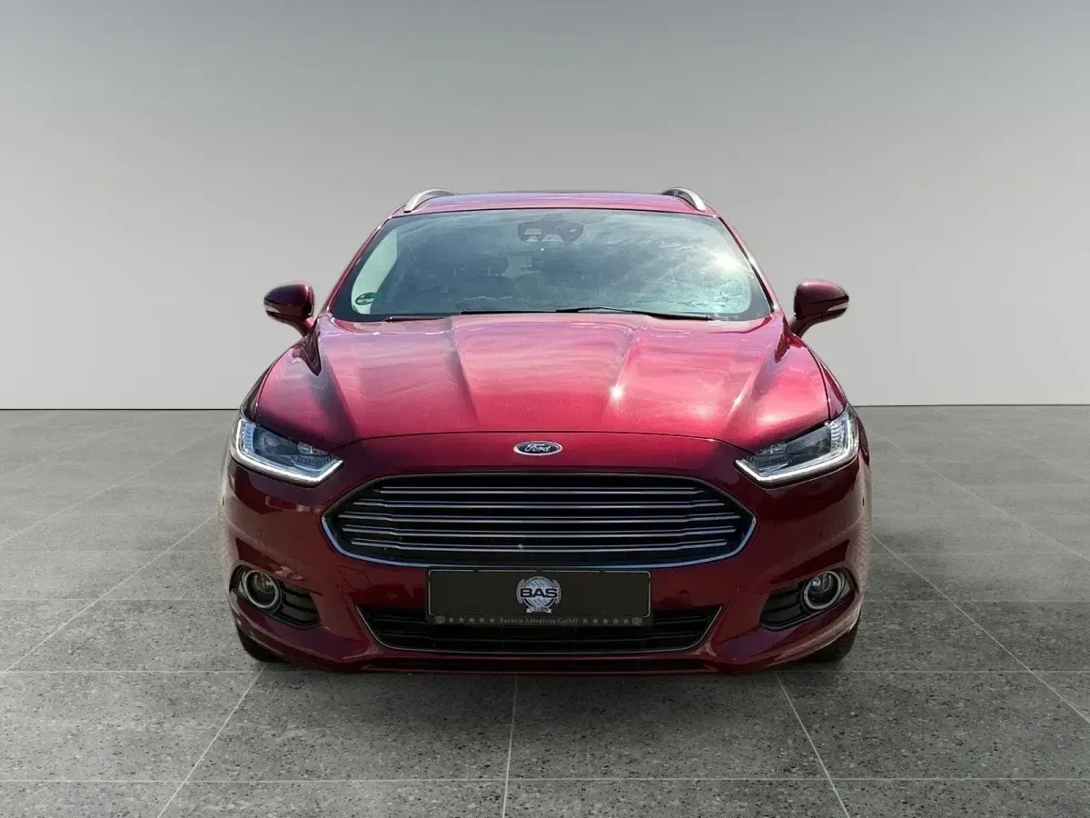 Gebraucht Ford Mondeo Titanium 179 PS (131 kW) 2018 Rot Kombi