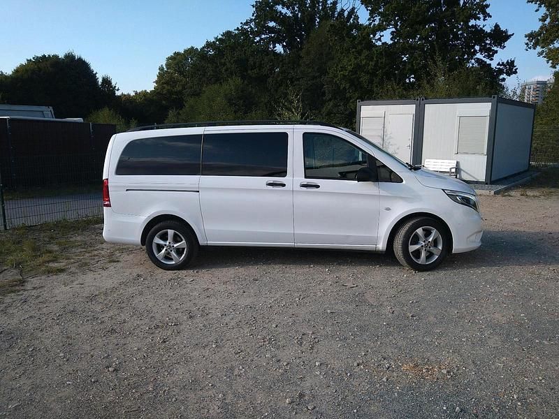 Weiß Gebraucht 2019 Mercedes Vito Van / Kleinbus | 23.500 € - Bild 1/4